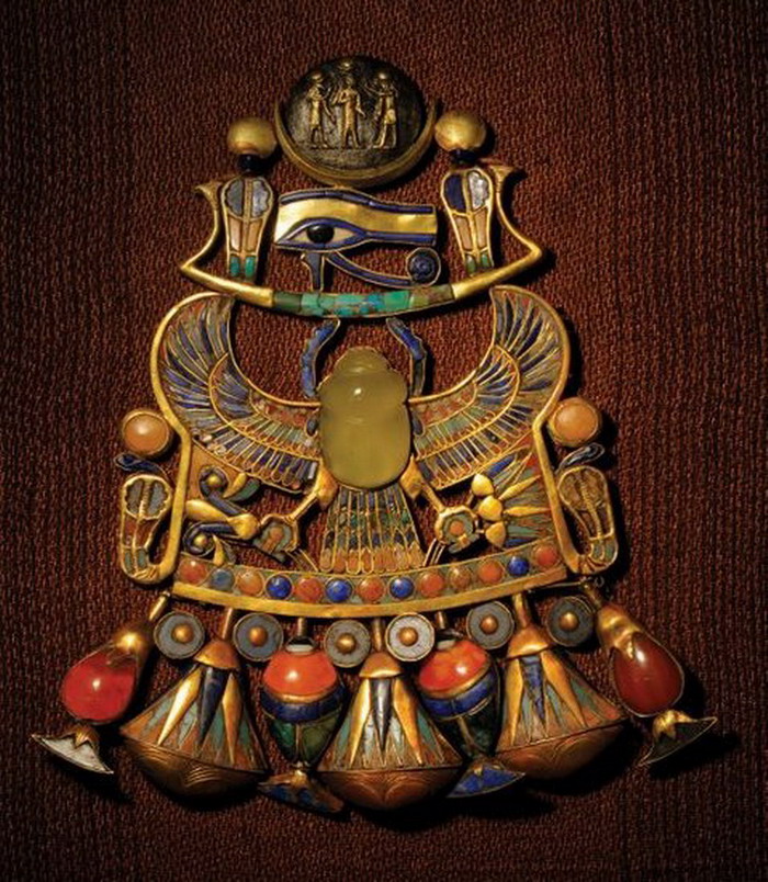 2a Baltic amber in  Tutankhamun's breastplate B